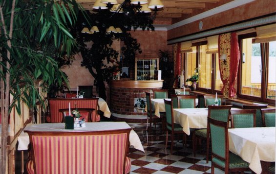 Speisesaal im Dorfhotel Fasching 2001