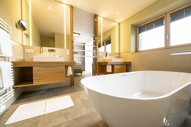 Apartments Weitblick Dorfhotel Fasching Badezimmer (c) Kurt Elmleitner 