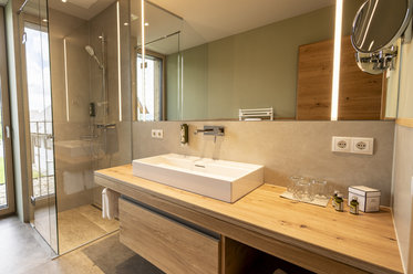 Apartments Weitblick Dorfhotel Fasching Badezimmer (c) Kurt Elmleitner 