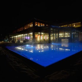 Dorfhotel Fasching bei Nacht 
