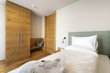 Apartments Weitblick Dorfhotel Fasching Schlafzimmer (c) Kurt Elmleitner 