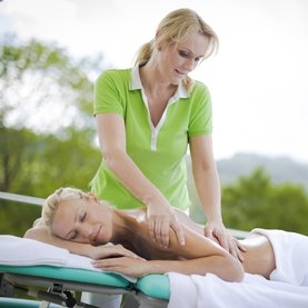 Unser Massage- und Beautyteam verwöhnt Sie rundum