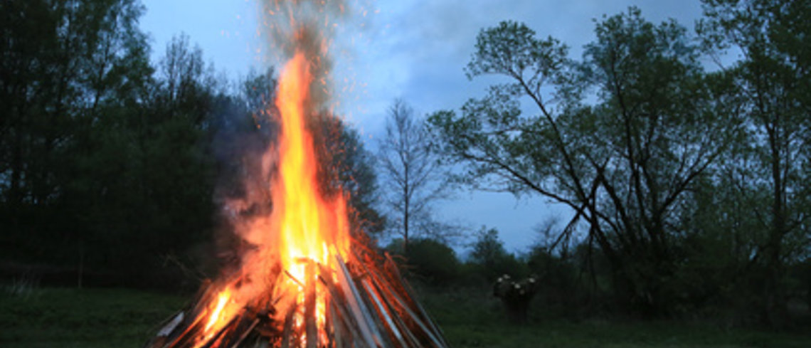 Osterfeuer (c) fotalia photofranz56