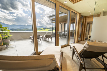 Apartments Weitblick Dorfhotel Fasching Terrasse (c) Kurt Elmleitner 